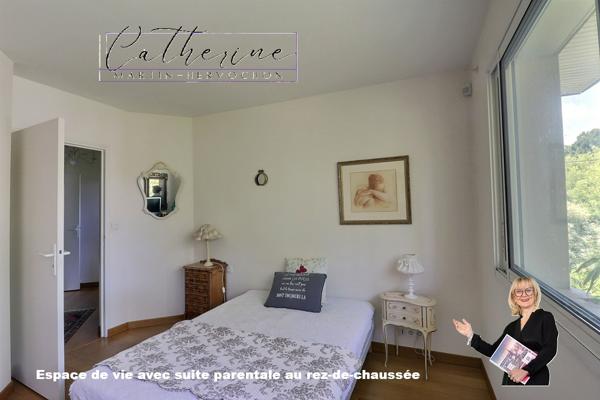 Villa d'architecte de 4 chambres dont 1 suite sur vaste sous-sol de 120 m² - La Baule-les Pins