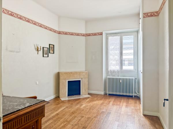 AUBENAS – APPARTEMENT DE CARACTÈRE 115 m² – TERRASSE & BALCON 28 m² – GARAGE 35 m²