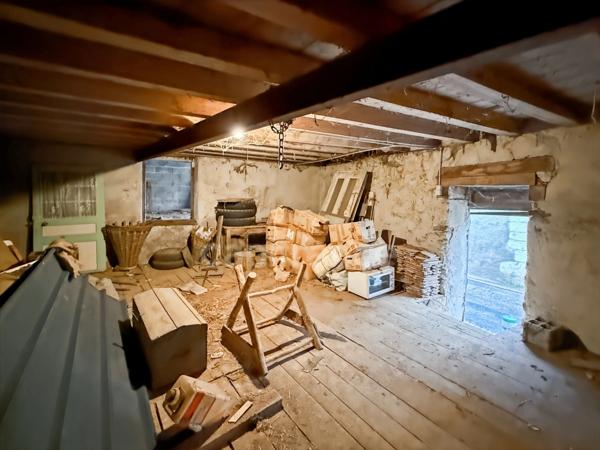 Maison à vendre 4 pièces PERON (01)