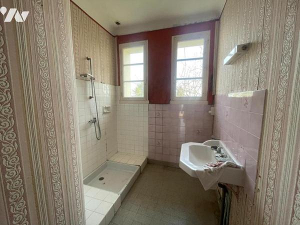 Maison familiale avec beau potentiel – Vivonne centre - 166 m²