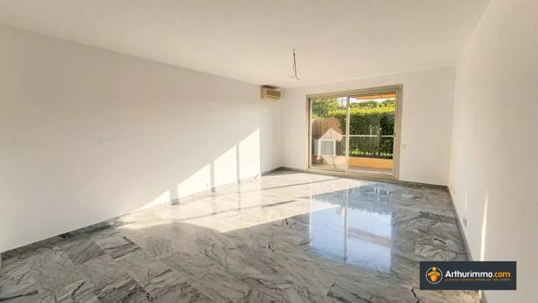 Vente                                                      Appartement
                        
                     3 pièces                      80 m2                     à Nice