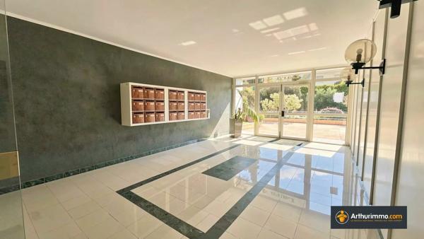 Vente                                                      Appartement
                        
                     3 pièces                      80 m2                     à Nice