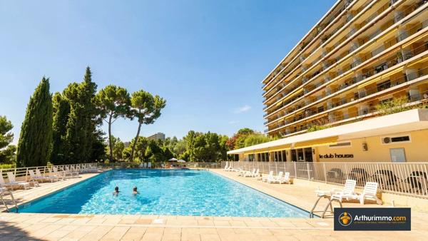 Vente                                                      Appartement
                        
                     3 pièces                      80 m2                     à Nice