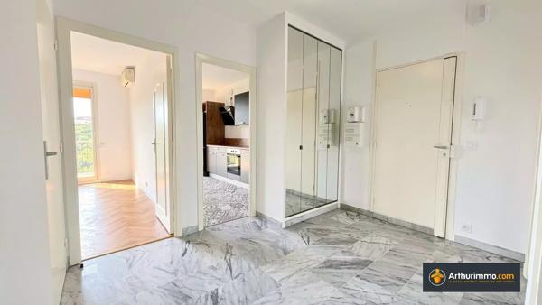 Vente                                                      Appartement
                        
                     3 pièces                      80 m2                     à Nice