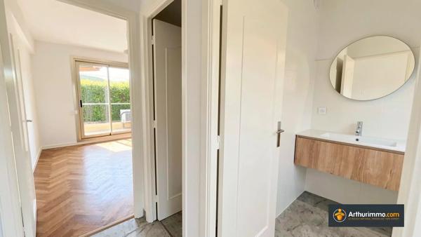 Vente                                                      Appartement
                        
                     3 pièces                      80 m2                     à Nice