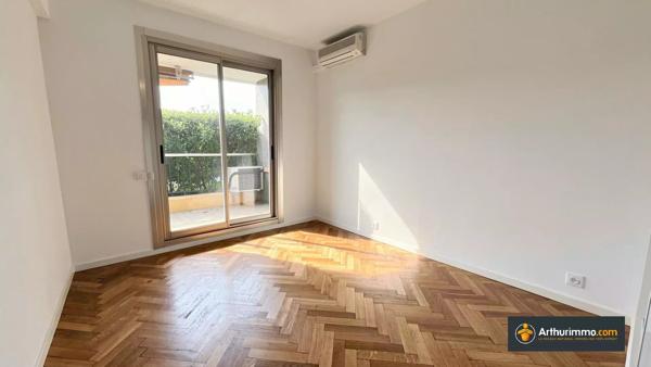 Vente                                                      Appartement
                        
                     3 pièces                      80 m2                     à Nice