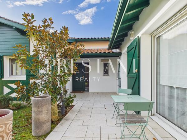Maison moderne- Vue montagnes, VILLEFRANQUE