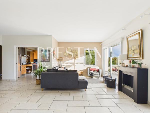 Maison moderne- Vue montagnes, VILLEFRANQUE