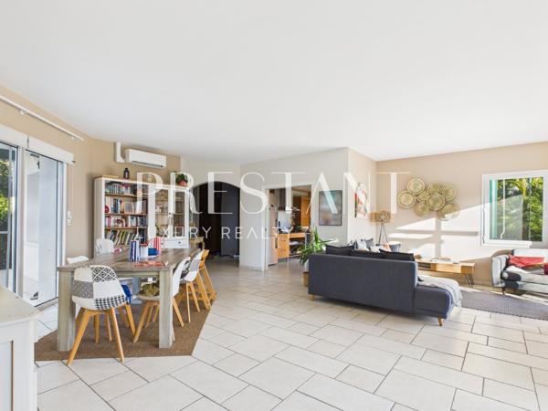 Maison moderne- Vue montagnes, VILLEFRANQUE