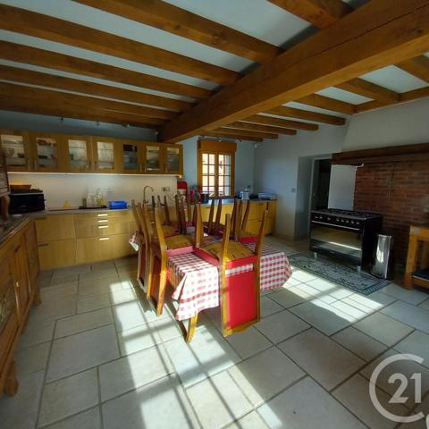 Immeuble à vendre  201,50 m2 COURCAIS - 03