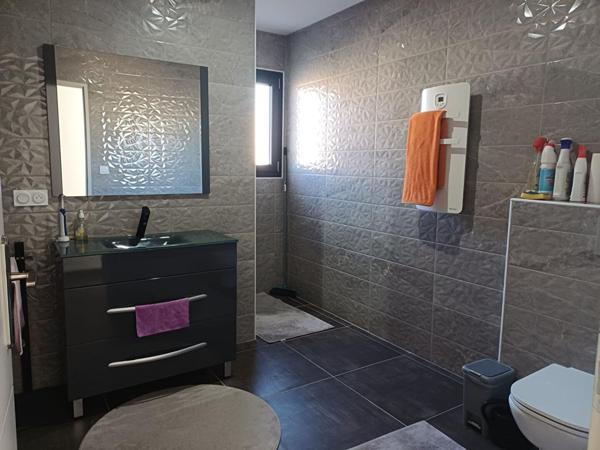 Villa moderne 4 pièces 127 m2  sur 630m² avec piscine