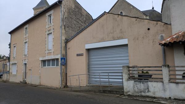 Immeuble commerces - St Secondin