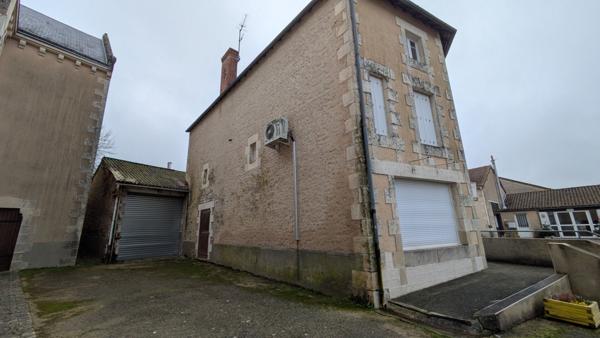 Immeuble commerces - St Secondin