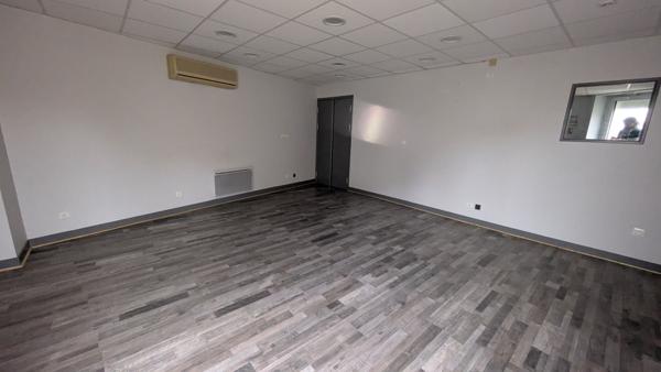 Immeuble commerces - St Secondin