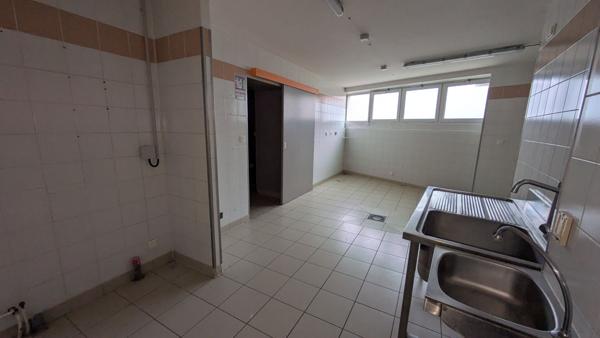 Immeuble commerces - St Secondin