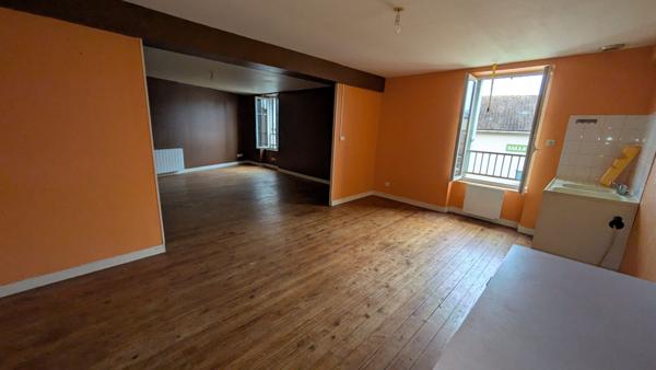 Immeuble commerces - St Secondin