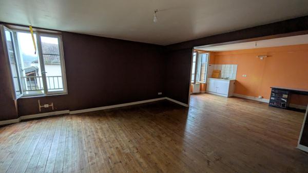 Immeuble commerces - St Secondin