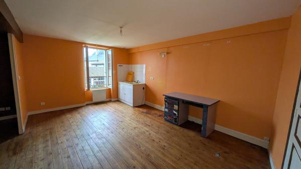 Immeuble commerces - St Secondin