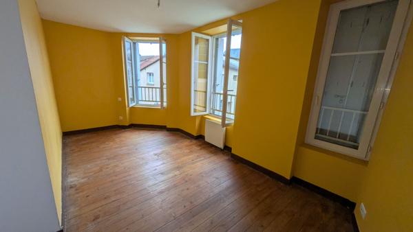 Immeuble commerces - St Secondin