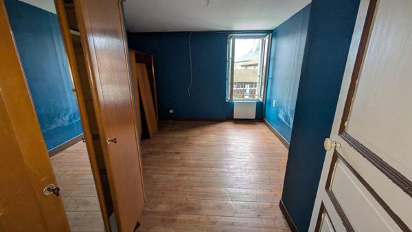 Immeuble commerces - St Secondin