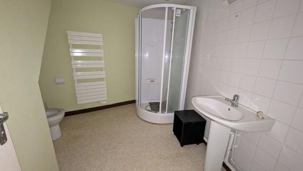 Immeuble commerces - St Secondin