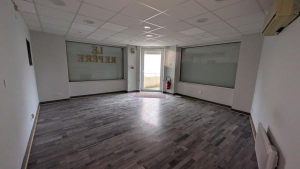 Immeuble commerces - St Secondin