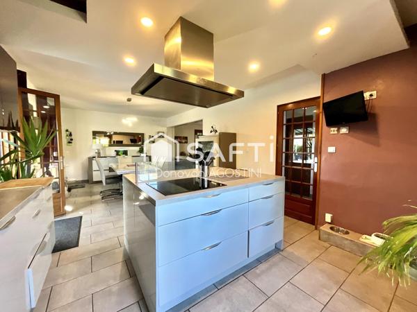 Au fond d'une impasse : 158 m², piscine et garage