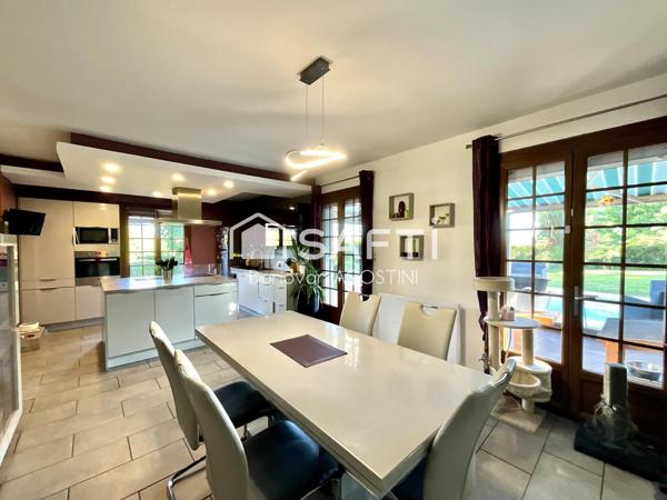 Au fond d'une impasse : 158 m², piscine et garage