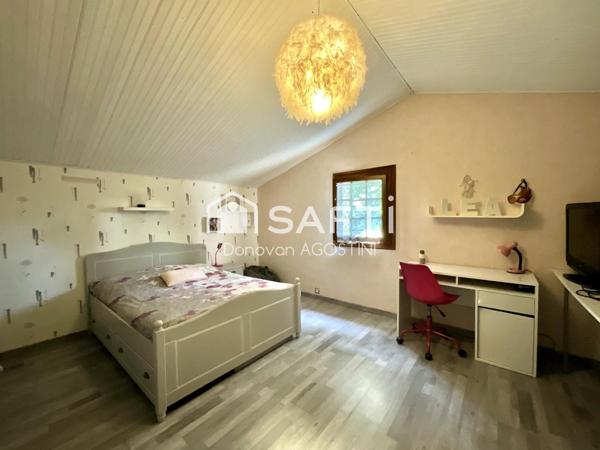Au fond d'une impasse : 158 m², piscine et garage