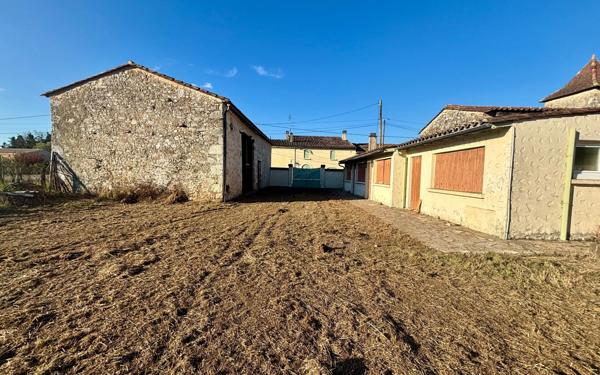 Maison à vendre    2 pièces •  Vélines