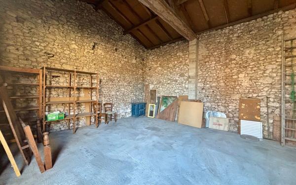 Maison à vendre    2 pièces •  Vélines