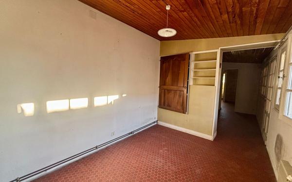 Maison à vendre    2 pièces •  Vélines