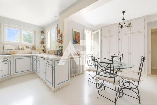 SEVRES CROIX BOSSET- MAISON FAMILIALE 1 245 000 € **  - Référence  554-S