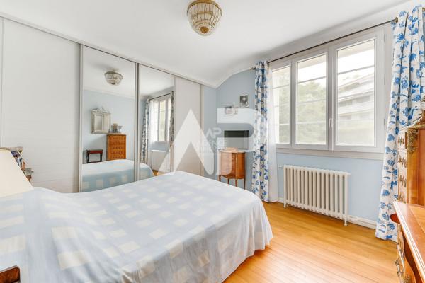 SEVRES CROIX BOSSET- MAISON FAMILIALE 1 245 000 € **  - Référence  554-S