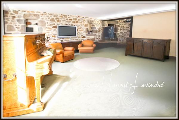 Saint-Aubin-des-Préaux (50380) ST AUBIN DES PREAUX - 5 KM de la plage de Kairon. Maison pierre 202 m² - 5 chbres - Terrain 1565 m²