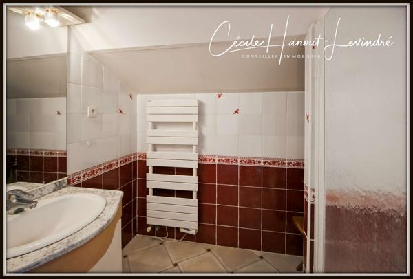 Saint-Aubin-des-Préaux (50380) ST AUBIN DES PREAUX - 5 KM de la plage de Kairon. Maison pierre 202 m² - 5 chbres - Terrain 1565 m²