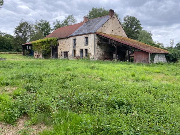 EN EXCLUSIVITE ! Ancien corps de ferme de 200m² à restaurer sur plus de 3,2 hectares de terrain 76 000 €