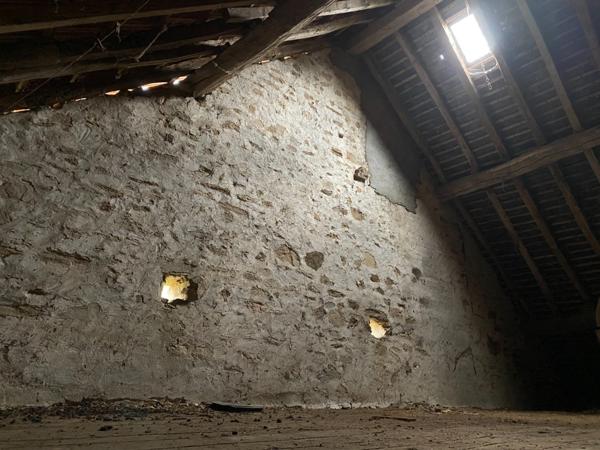 EN EXCLUSIVITE ! Ancien corps de ferme de 200m² à restaurer sur plus de 3,2 hectares de terrain 76 000 €