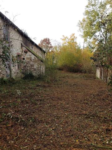 EN EXCLUSIVITE ! Ancien corps de ferme de 200m² à restaurer sur plus de 3,2 hectares de terrain 76 000 €