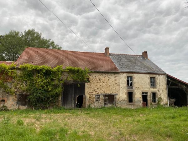 EN EXCLUSIVITE ! Ancien corps de ferme de 200m² à restaurer sur plus de 3,2 hectares de terrain 76 000 €