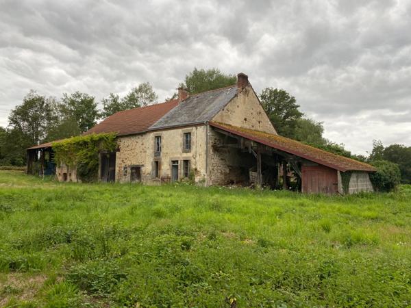 EN EXCLUSIVITE ! Ancien corps de ferme de 200m² à restaurer sur plus de 3,2 hectares de terrain 76 000 €