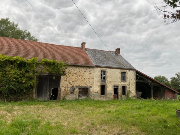 EN EXCLUSIVITE ! Ancien corps de ferme de 200m² à restaurer sur plus de 3,2 hectares de terrain 76 000 €
