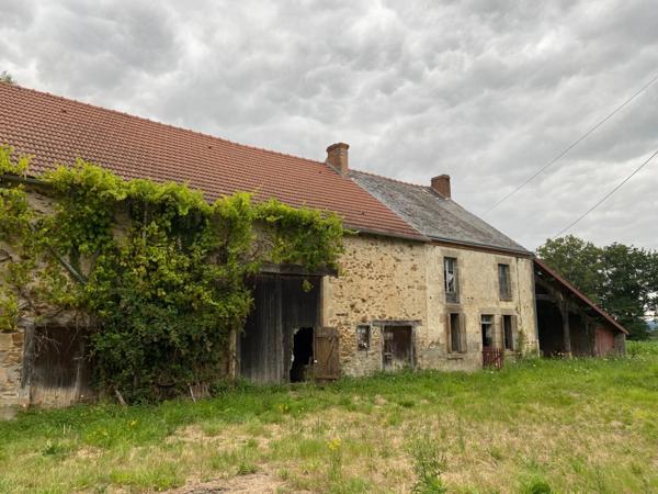 EN EXCLUSIVITE ! Ancien corps de ferme de 200m² à restaurer sur plus de 3,2 hectares de terrain 76 000 €