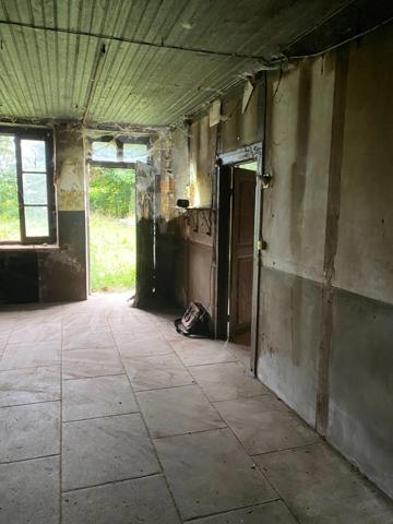 EN EXCLUSIVITE ! Ancien corps de ferme de 200m² à restaurer sur plus de 3,2 hectares de terrain 76 000 €