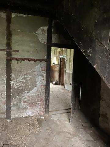 EN EXCLUSIVITE ! Ancien corps de ferme de 200m² à restaurer sur plus de 3,2 hectares de terrain 76 000 €