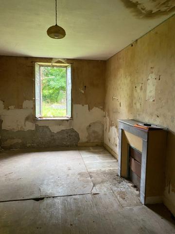 EN EXCLUSIVITE ! Ancien corps de ferme de 200m² à restaurer sur plus de 3,2 hectares de terrain 76 000 €