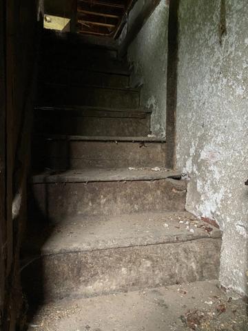 EN EXCLUSIVITE ! Ancien corps de ferme de 200m² à restaurer sur plus de 3,2 hectares de terrain 76 000 €