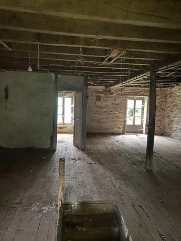 EN EXCLUSIVITE ! Ancien corps de ferme de 200m² à restaurer sur plus de 3,2 hectares de terrain 76 000 €
