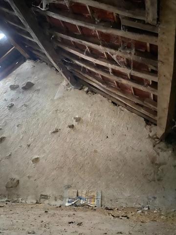 EN EXCLUSIVITE ! Ancien corps de ferme de 200m² à restaurer sur plus de 3,2 hectares de terrain 76 000 €