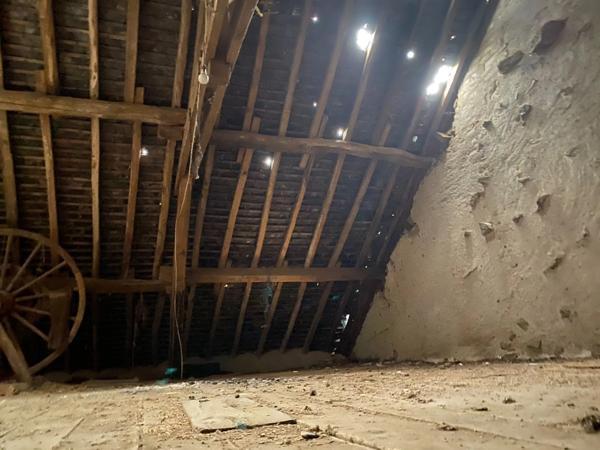 EN EXCLUSIVITE ! Ancien corps de ferme de 200m² à restaurer sur plus de 3,2 hectares de terrain 76 000 €